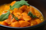 Oranžová na tanieri. 7 úžasných receptov v dynamickej farbe a lahodnej chuti