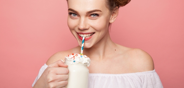 Milkshake – mliečny koktejl. Nemýľte si ho so slávnym smoothie.