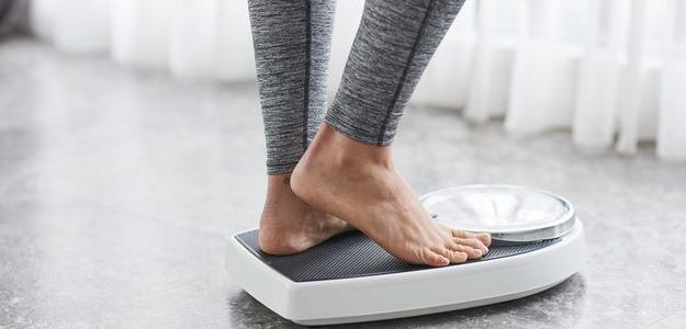 . Zatiaľ čo sa schudnutie jednej konfekčnej veľkosti počas týždňa môže zdať ako skvelý plán, skutočnosťou je, že väčšina z takýchto diét môže byť nebezpečných, nezdravých a nie sú riešením pre udržanie si želanej hmotnosti