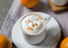 Šálka kávoviny s pomarančovou arómou																