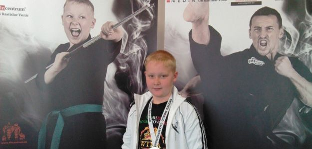 David Gavalec, karatista, Freestyle karatista, FIT junior, Roman Volák, 8 rokov, tréning karate, bojové zostavy, technika, kondičný tréning, zápas